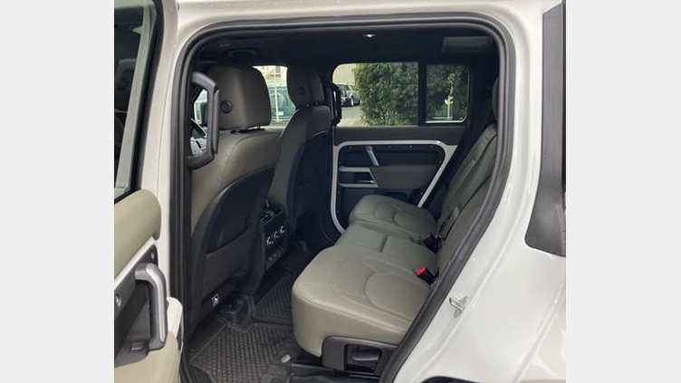 2022 認定中古車 Land Rover Defender 110 フジホワイト D300 AWD（AT） X-DYNAMIC SE