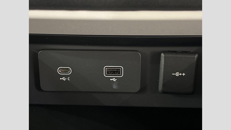 2024 認定中古車 Land Rover Defender 130 サントリーニブラック D300 AWD（AT） SE