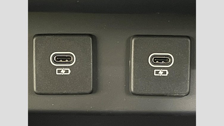 2024 認定中古車 Land Rover Defender 130 サントリーニブラック D300 AWD（AT） SE