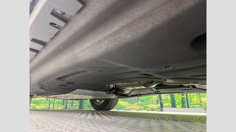 2024 認定中古車 Land Rover Defender 130 サントリーニブラック D300 AWD（AT） SE