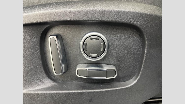 2024 認定中古車 Land Rover Defender 130 サントリーニブラック D300 AWD（AT） SE