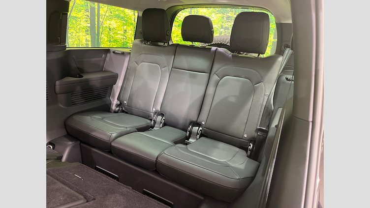 2024 認定中古車 Land Rover Defender 130 サントリーニブラック D300 AWD（AT） SE