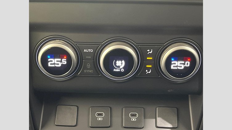 2024 認定中古車 Land Rover Defender 130 サントリーニブラック D300 AWD（AT） SE