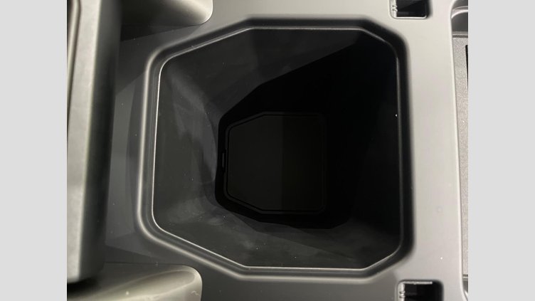 2024 認定中古車 Land Rover Defender 130 サントリーニブラック D300 AWD（AT） SE