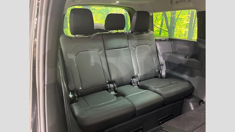 2024 認定中古車 Land Rover Defender 130 サントリーニブラック D300 AWD（AT） SE