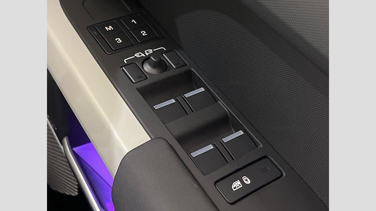 2024 認定中古車 Land Rover Defender 130 サントリーニブラック D300 AWD（AT） SE