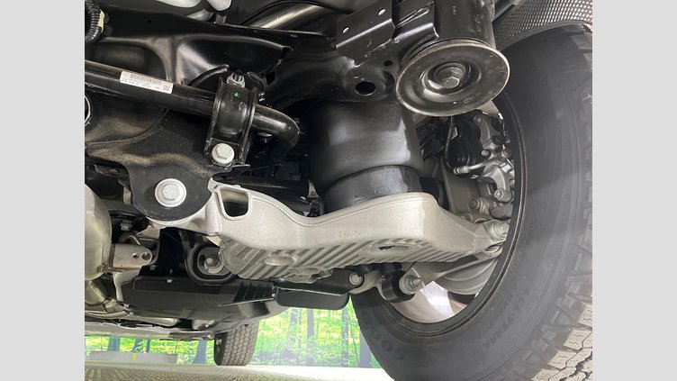 2024 認定中古車 Land Rover Defender 130 サントリーニブラック D300 AWD（AT） SE