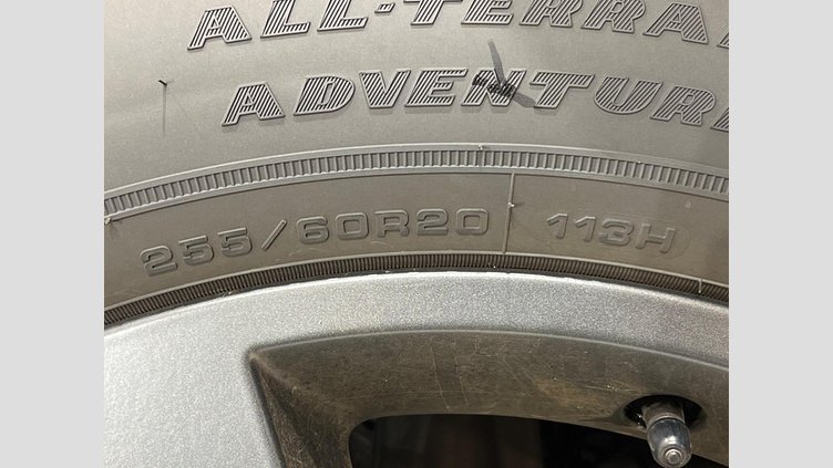 2024 認定中古車 Land Rover Defender 130 サントリーニブラック D300 AWD（AT） SE