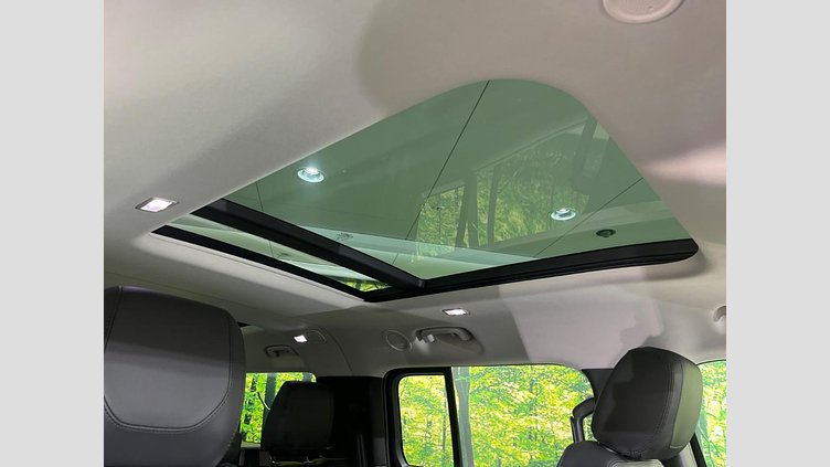 2024 認定中古車 Land Rover Defender 130 サントリーニブラック D300 AWD（AT） SE