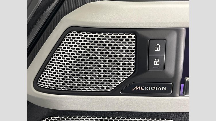 2024 認定中古車 Land Rover Defender 130 サントリーニブラック D300 AWD（AT） SE