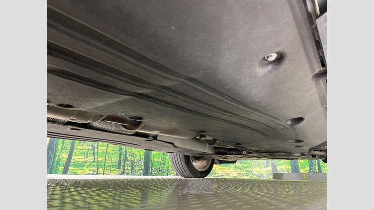 2021 認定中古車 Land Rover Discovery Sport ユーロンホワイト P200 AWD（オートマチック） 標準ホイールベース SE