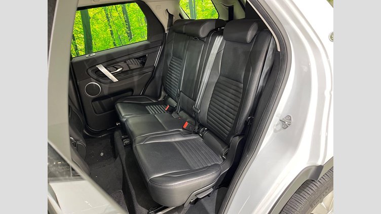 2021 認定中古車 Land Rover Discovery Sport ユーロンホワイト P200 AWD（オートマチック） 標準ホイールベース SE