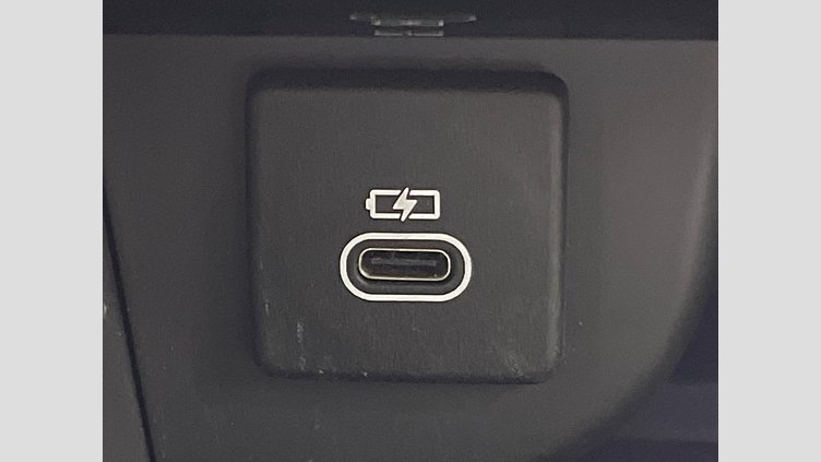 2021 認定中古車 Land Rover Discovery Sport ユーロンホワイト P200 AWD（オートマチック） 標準ホイールベース SE