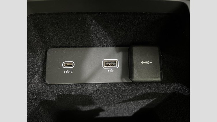 2021 認定中古車 Land Rover Discovery Sport ユーロンホワイト P200 AWD（オートマチック） 標準ホイールベース SE