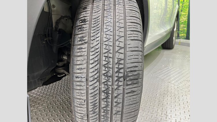 2021 認定中古車 Land Rover Discovery Sport ユーロンホワイト P200 AWD（オートマチック） 標準ホイールベース SE