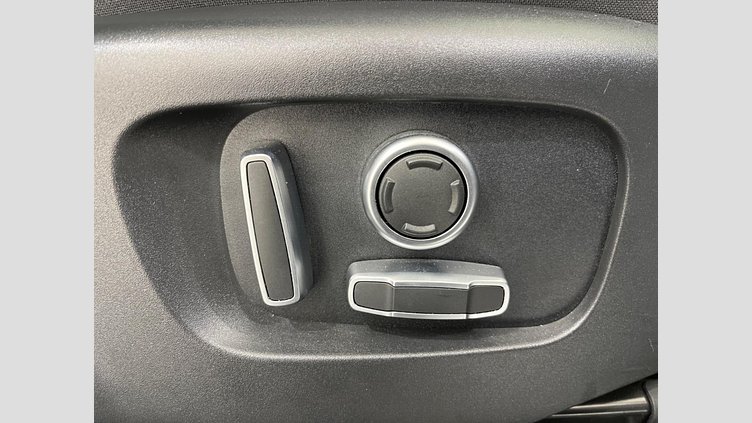 2021 認定中古車 Land Rover Discovery Sport ユーロンホワイト P200 AWD（オートマチック） 標準ホイールベース SE