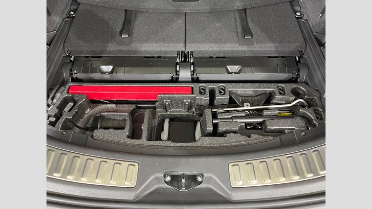 2021 認定中古車 Land Rover Discovery Sport ユーロンホワイト P200 AWD（オートマチック） 標準ホイールベース SE