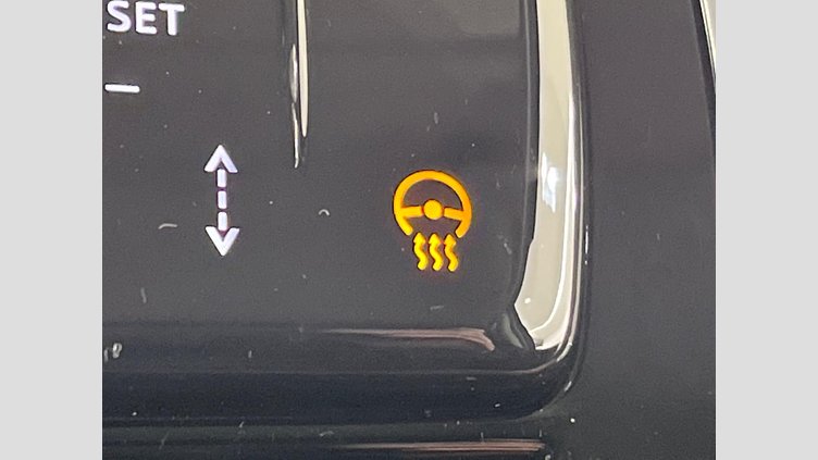 2021 認定中古車 Land Rover Discovery Sport ユーロンホワイト P200 AWD（オートマチック） 標準ホイールベース SE