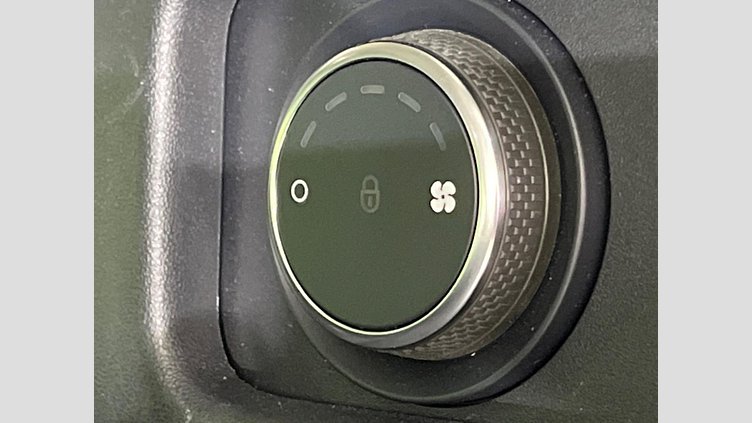 2021 認定中古車 Land Rover Discovery Sport ユーロンホワイト P200 AWD（オートマチック） 標準ホイールベース SE