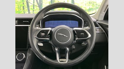 F-Pace 10