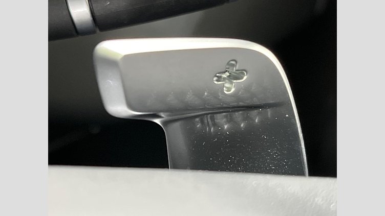 2021 認定中古車 Jaguar F-Pace ユーロンホワイト D200 AWD（オートマチック）MHEV スタンダード