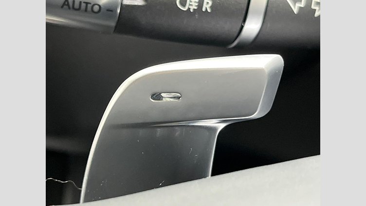 2021 認定中古車 Jaguar F-Pace ユーロンホワイト D200 AWD（オートマチック）MHEV スタンダード