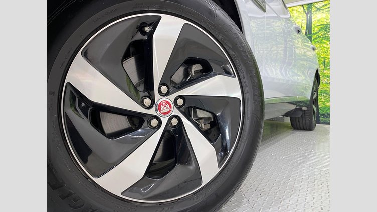 2021 認定中古車 Jaguar F-Pace ユーロンホワイト D200 AWD（オートマチック）MHEV スタンダード