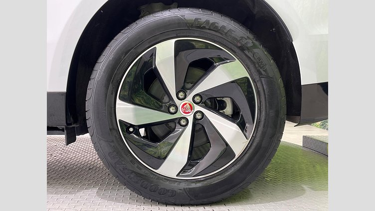 2021 認定中古車 Jaguar F-Pace ユーロンホワイト D200 AWD（オートマチック）MHEV スタンダード