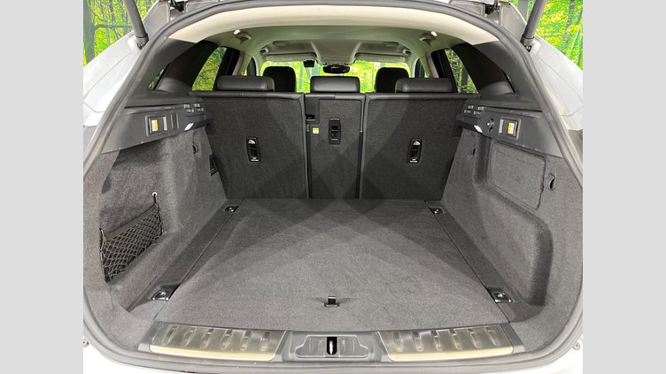 2021 認定中古車 Jaguar F-Pace ユーロンホワイト D200 AWD（オートマチック）MHEV スタンダード