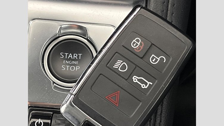 2021 認定中古車 Jaguar F-Pace ユーロンホワイト D200 AWD（オートマチック）MHEV スタンダード