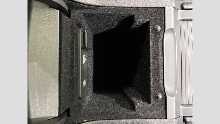 2021 認定中古車 Jaguar F-Pace ユーロンホワイト D200 AWD（オートマチック）MHEV スタンダード