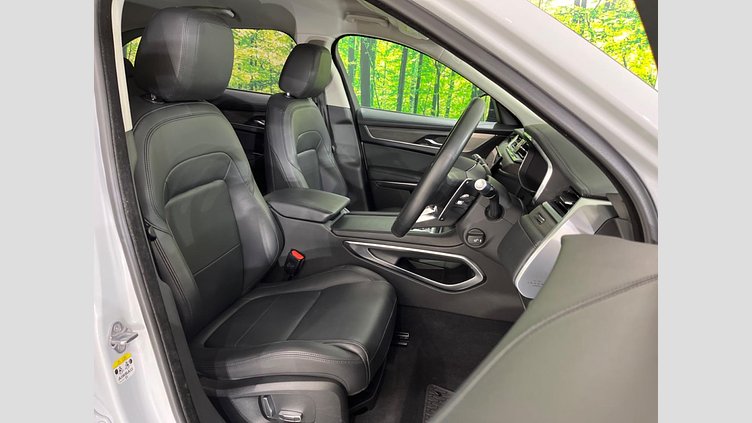 2021 認定中古車 Jaguar F-Pace ユーロンホワイト D200 AWD（オートマチック）MHEV スタンダード