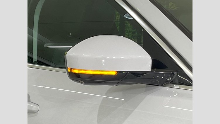 2021 認定中古車 Jaguar F-Pace ユーロンホワイト D200 AWD（オートマチック）MHEV スタンダード