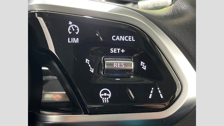 2021 認定中古車 Jaguar F-Pace ユーロンホワイト D200 AWD（オートマチック）MHEV スタンダード