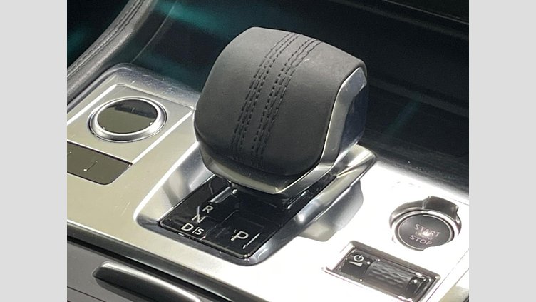 2021 認定中古車 Jaguar F-Pace ユーロンホワイト D200 AWD（オートマチック）MHEV スタンダード