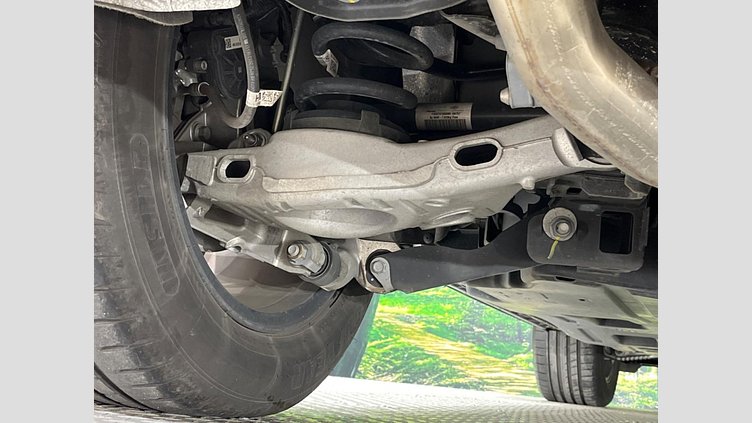 2021 認定中古車 Jaguar F-Pace ユーロンホワイト D200 AWD（オートマチック）MHEV スタンダード