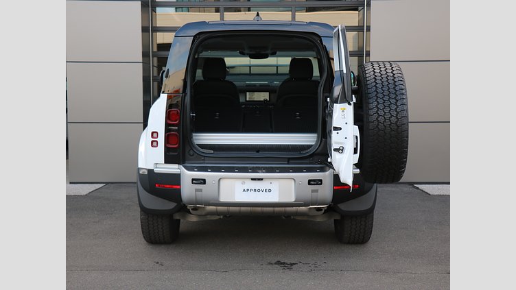 2023 認定中古車 Land Rover Defender 90 フジホワイト P300 AWD（AT） SE