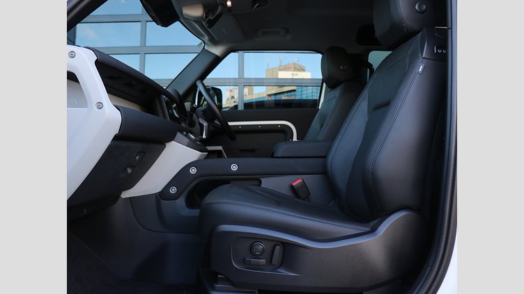 2023 認定中古車 Land Rover Defender 90 フジホワイト P300 AWD（AT） SE