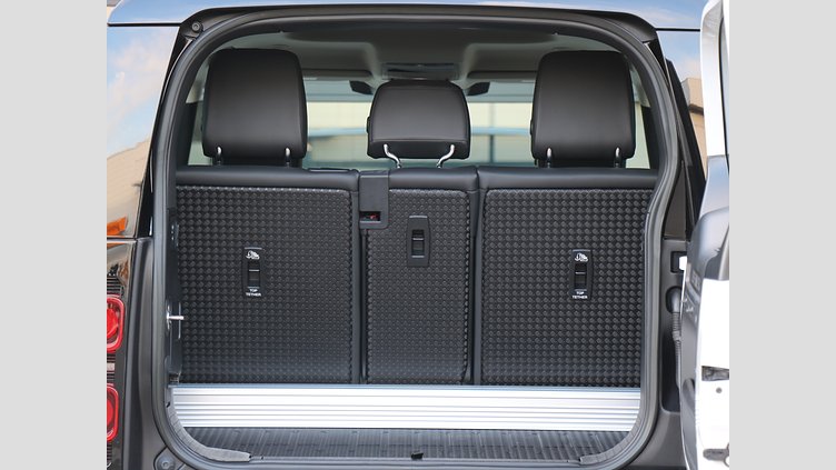 2023 認定中古車 Land Rover Defender 90 フジホワイト P300 AWD（AT） SE