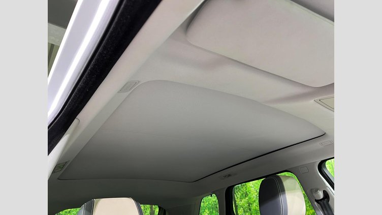 2016 認定中古車 Land Rover Range Rover Evoque Yulong White 2.0 litre Si4 Petrol SEプラス