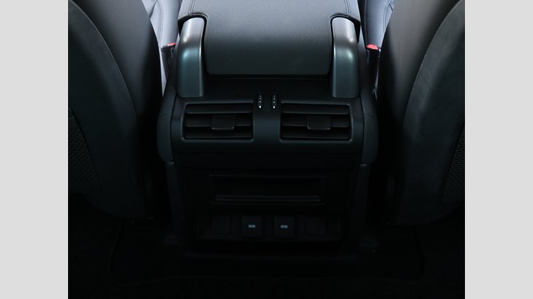 2023 認定中古車 Land Rover Defender 90 フジホワイト P300 AWD（AT） SE