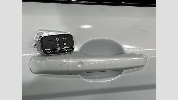 2016 認定中古車 Land Rover Range Rover Evoque Yulong White 2.0 litre Si4 Petrol SEプラス