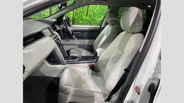 2018 認定中古車 Land Rover Discovery Sport Fuji White 2.0 litre i4D Diesel ゴーアウトエディション