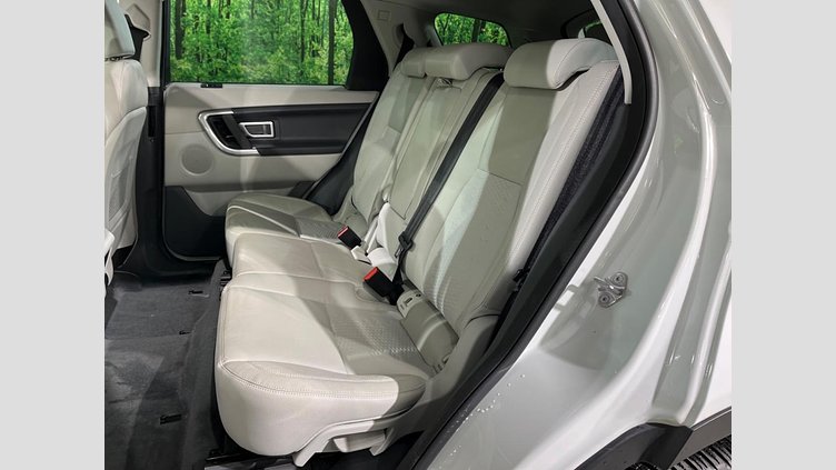 2018 認定中古車 Land Rover Discovery Sport Fuji White 2.0 litre i4D Diesel ゴーアウトエディション