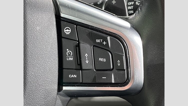 2018 認定中古車 Land Rover Discovery Sport Fuji White 2.0 litre i4D Diesel ゴーアウトエディション