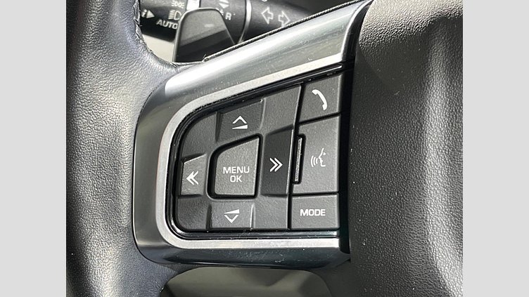 2018 認定中古車 Land Rover Discovery Sport Fuji White 2.0 litre i4D Diesel ゴーアウトエディション