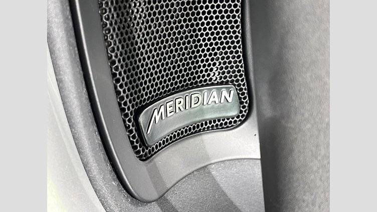 2018 認定中古車 Land Rover Discovery Sport Fuji White 2.0 litre i4D Diesel ゴーアウトエディション