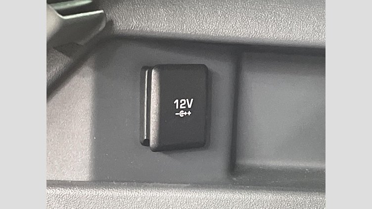 2018 認定中古車 Land Rover Discovery Sport Fuji White 2.0 litre i4D Diesel ゴーアウトエディション