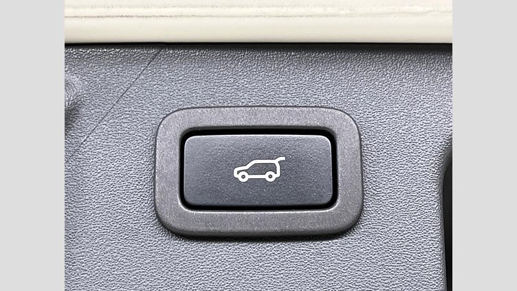 2018 認定中古車 Land Rover Discovery Sport Fuji White 2.0 litre i4D Diesel ゴーアウトエディション