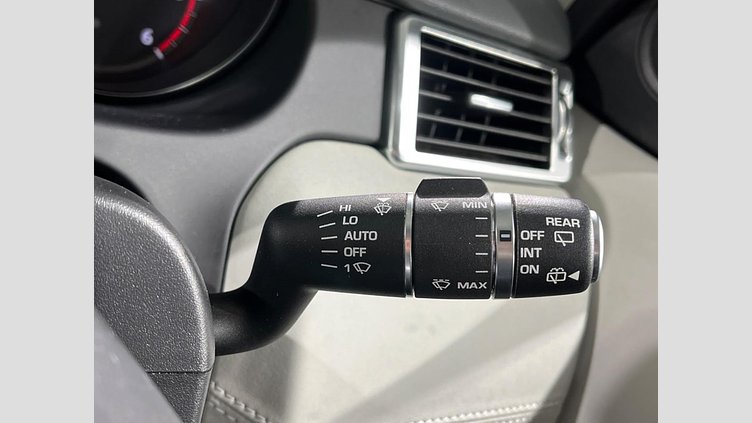 2018 認定中古車 Land Rover Discovery Sport Fuji White 2.0 litre i4D Diesel ゴーアウトエディション